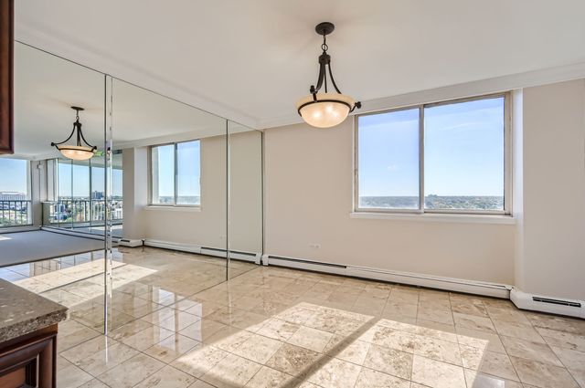 20 N Tower Road 12M, Oak Brook, IL 60523
