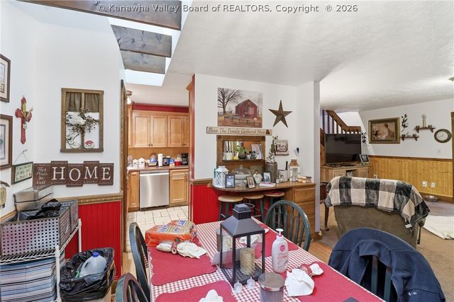 123 Round Knob Road, Red House, WV 25168