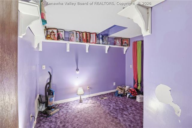123 Round Knob Road, Red House, WV 25168