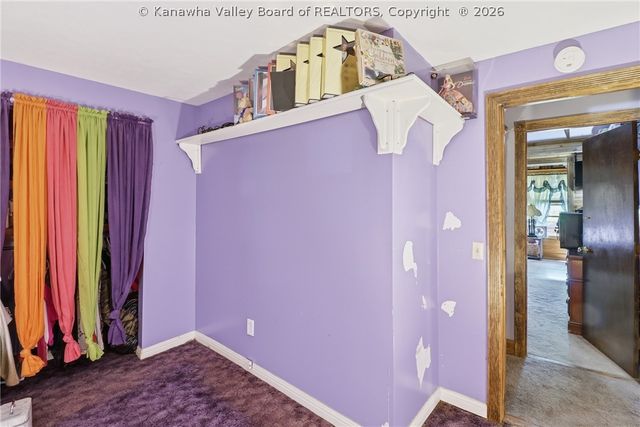 123 Round Knob Road, Red House, WV 25168