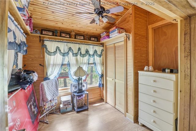 123 Round Knob Road, Red House, WV 25168