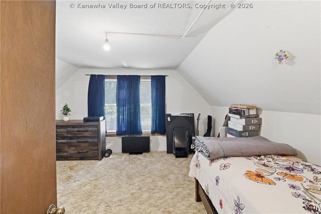 123 Round Knob Road, Red House, WV 25168