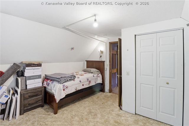 123 Round Knob Road, Red House, WV 25168