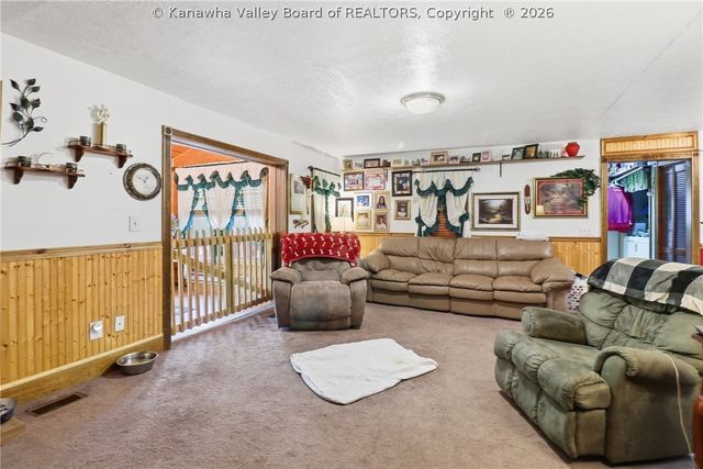 123 Round Knob Road, Red House, WV 25168