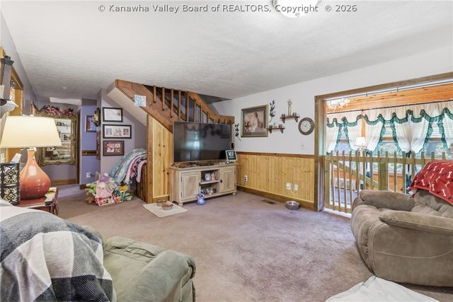 123 Round Knob Road, Red House, WV 25168