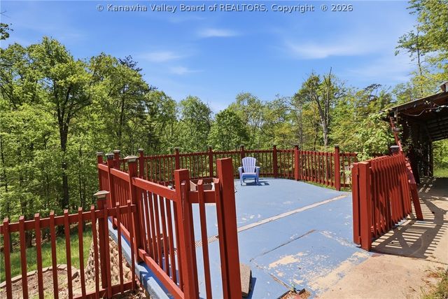 123 Round Knob Road, Red House, WV 25168