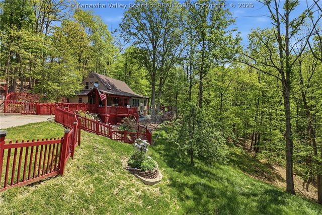 123 Round Knob Road, Red House, WV 25168