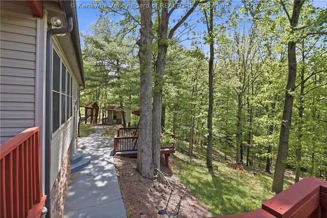 123 Round Knob Road, Red House, WV 25168
