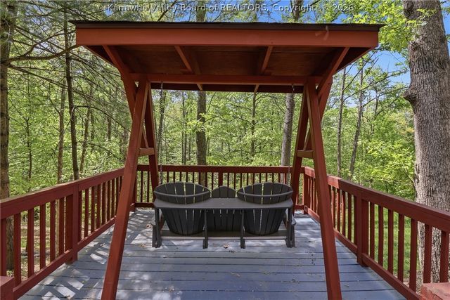 123 Round Knob Road, Red House, WV 25168