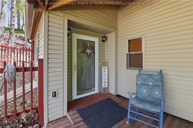 123 Round Knob Road, Red House, WV 25168