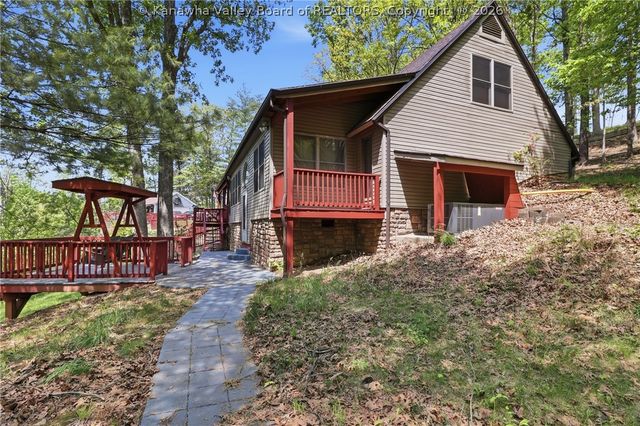 123 Round Knob Road, Red House, WV 25168