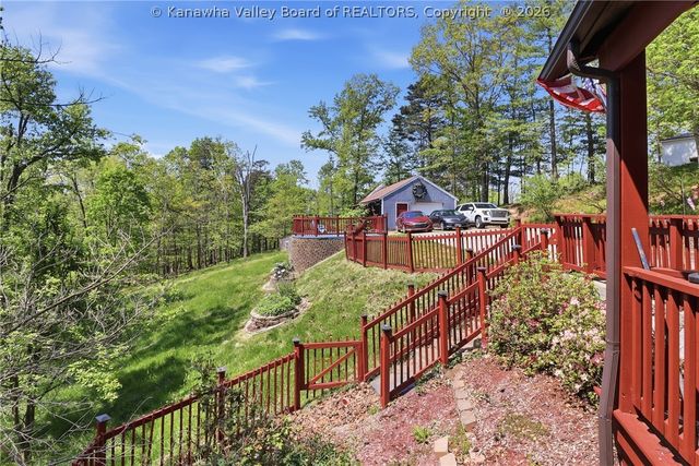 123 Round Knob Road, Red House, WV 25168