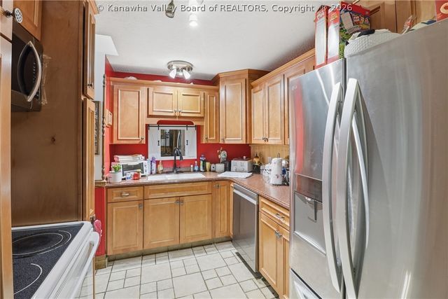 123 Round Knob Road, Red House, WV 25168