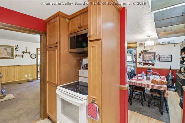 123 Round Knob Road, Red House, WV 25168