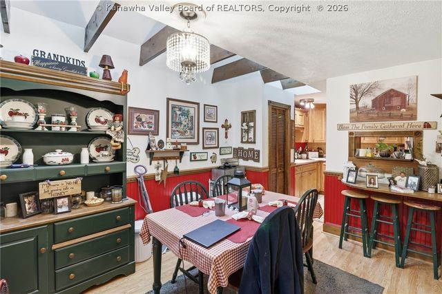 123 Round Knob Road, Red House, WV 25168