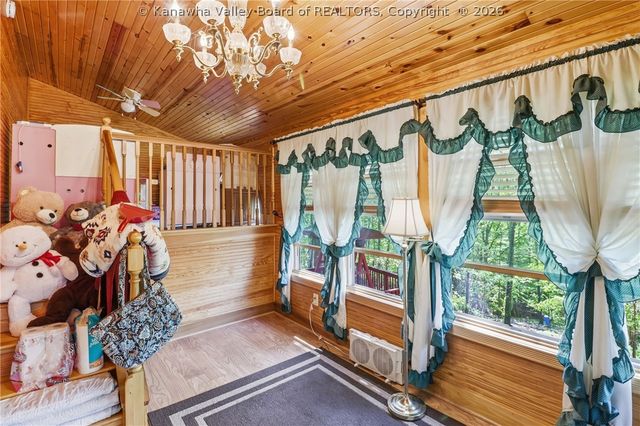 123 Round Knob Road, Red House, WV 25168