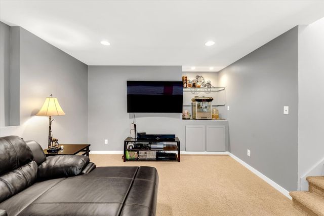 8522 Pebble Drive Ne, Courtland Twp, MI 49341