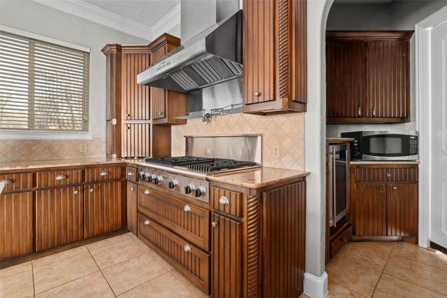 5401 W Oak Shores Drive, Cross Roads, TX 76227