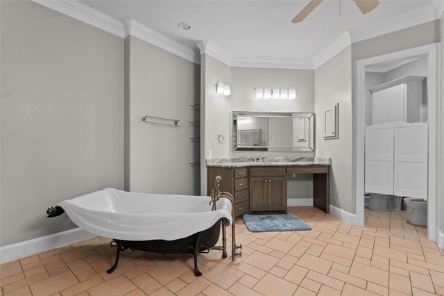 5401 W Oak Shores Drive, Cross Roads, TX 76227