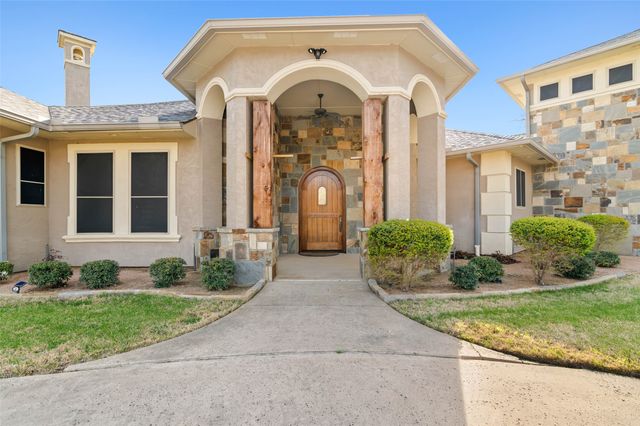 5401 W Oak Shores Drive, Cross Roads, TX 76227