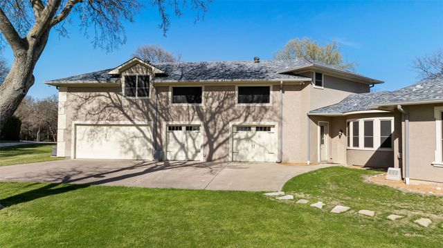 5401 W Oak Shores Drive, Cross Roads, TX 76227