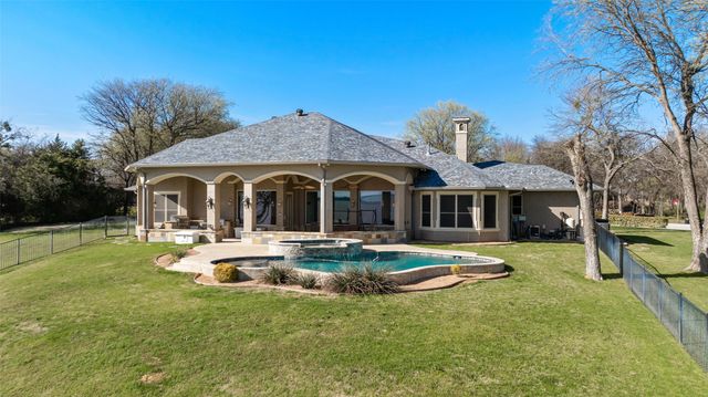5401 W Oak Shores Drive, Cross Roads, TX 76227