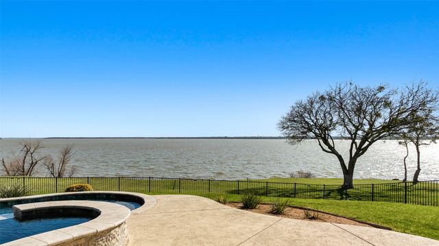 5401 W Oak Shores Drive, Cross Roads, TX 76227