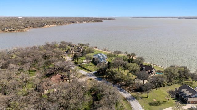 5401 W Oak Shores Drive, Cross Roads, TX 76227