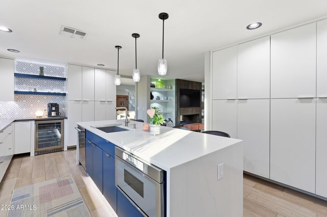 4417 E MOUNTAIN VIEW Road, Phoenix, AZ 85028