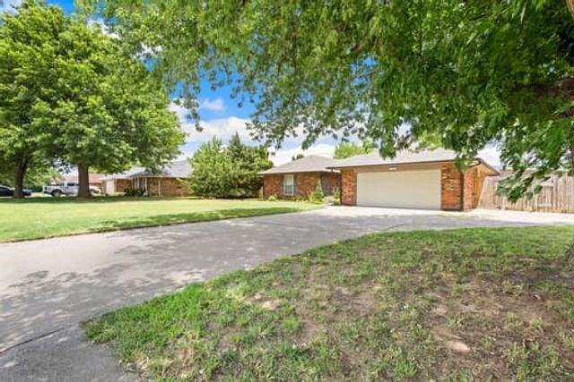 4729 Deer Creek, Yukon, OK 73099