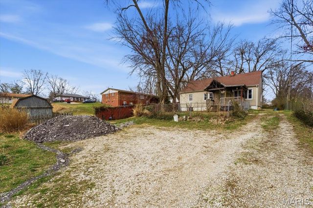 7253 Town Hall Road, Belleville, IL 62223