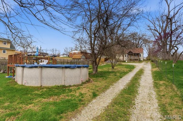 7253 Town Hall Road, Belleville, IL 62223