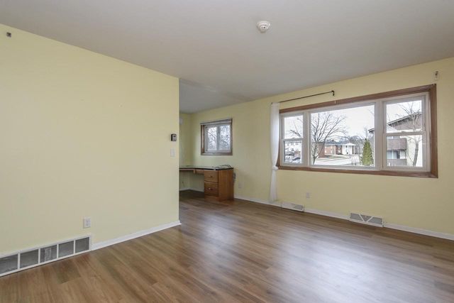 325 Sentinel DRIVE, Waukesha, WI 53189