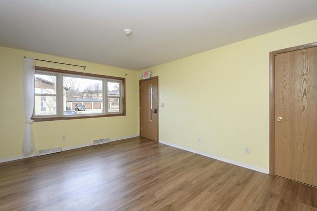 325 Sentinel DRIVE, Waukesha, WI 53189