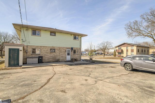 325 Sentinel DRIVE, Waukesha, WI 53189