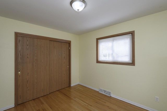 325 Sentinel DRIVE, Waukesha, WI 53189