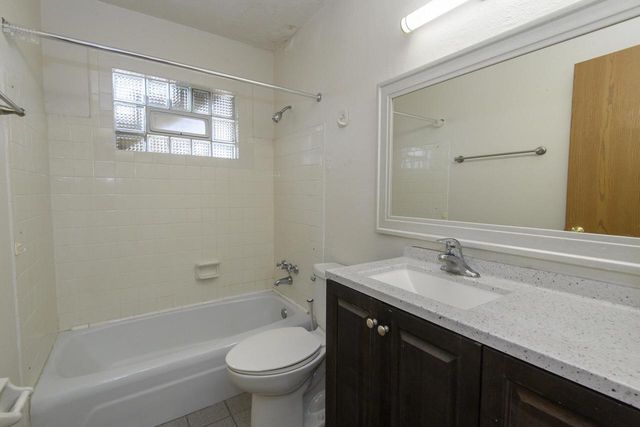 325 Sentinel DRIVE, Waukesha, WI 53189