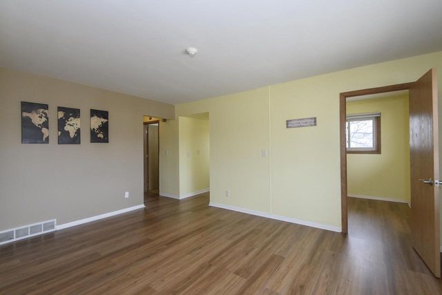 325 Sentinel DRIVE, Waukesha, WI 53189