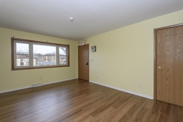 325 Sentinel DRIVE, Waukesha, WI 53189