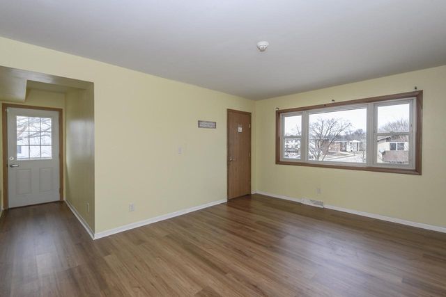 325 Sentinel DRIVE, Waukesha, WI 53189