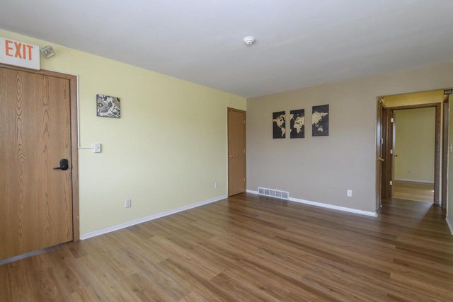 325 Sentinel DRIVE, Waukesha, WI 53189