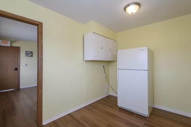 325 Sentinel DRIVE, Waukesha, WI 53189