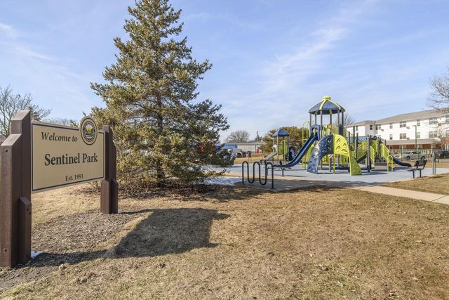 325 Sentinel DRIVE, Waukesha, WI 53189