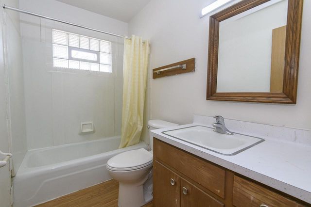 325 Sentinel DRIVE, Waukesha, WI 53189