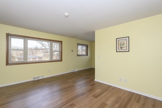 325 Sentinel DRIVE, Waukesha, WI 53189