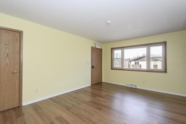 325 Sentinel DRIVE, Waukesha, WI 53189