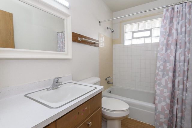 325 Sentinel DRIVE, Waukesha, WI 53189