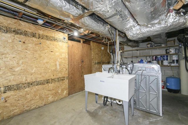 325 Sentinel DRIVE, Waukesha, WI 53189