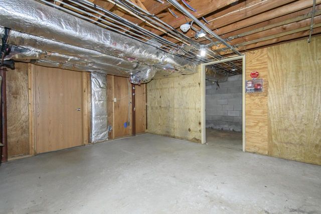 325 Sentinel DRIVE, Waukesha, WI 53189