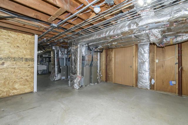 325 Sentinel DRIVE, Waukesha, WI 53189